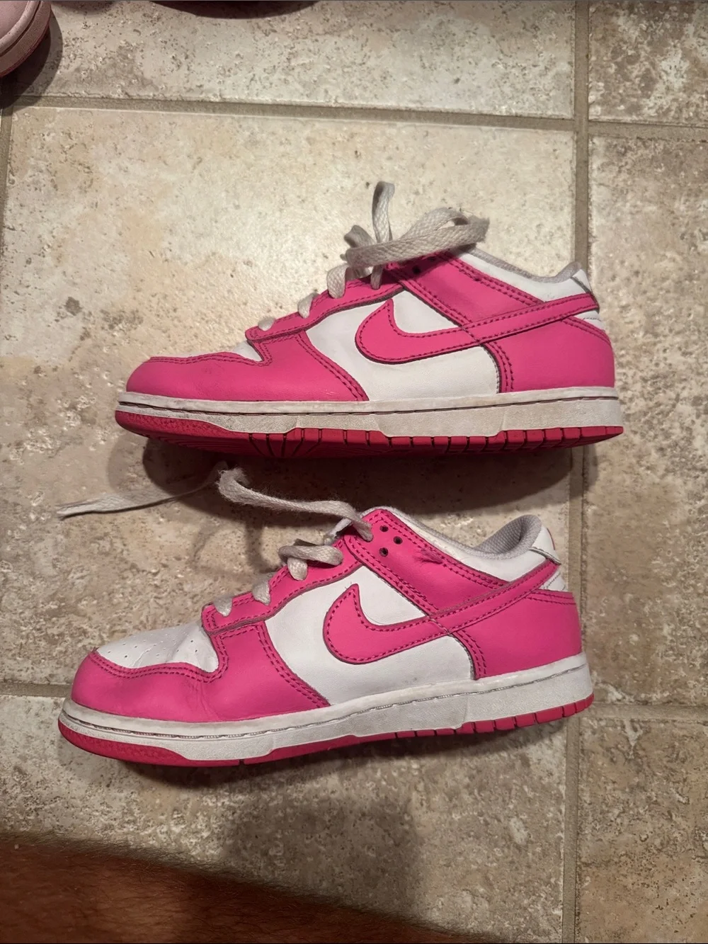 Nike Kids Low-Top Sneakers in Pink and White